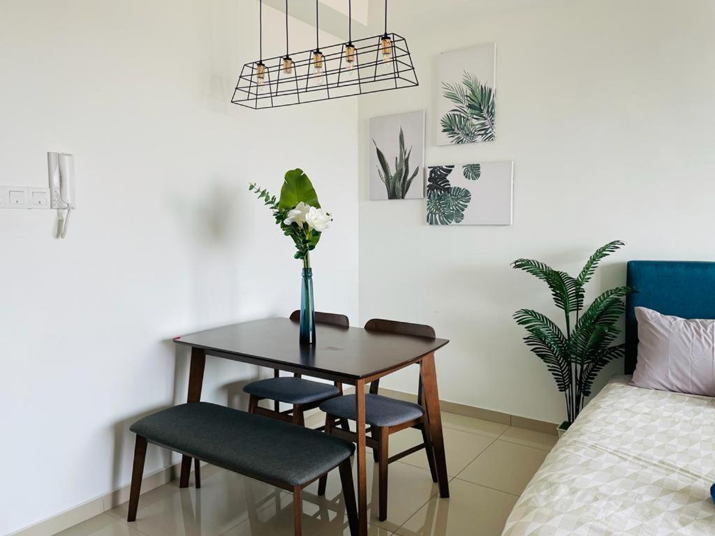 Homestay I-City Cantik, Tenang, Wifi, 4K Smart Tv, Netflix, Coway, Free Parking Shah Alam Exterior foto