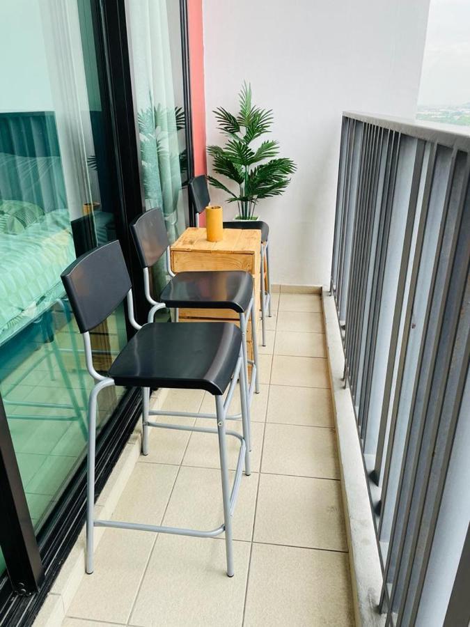 Homestay I-City Cantik, Tenang, Wifi, 4K Smart Tv, Netflix, Coway, Free Parking Shah Alam Exterior foto